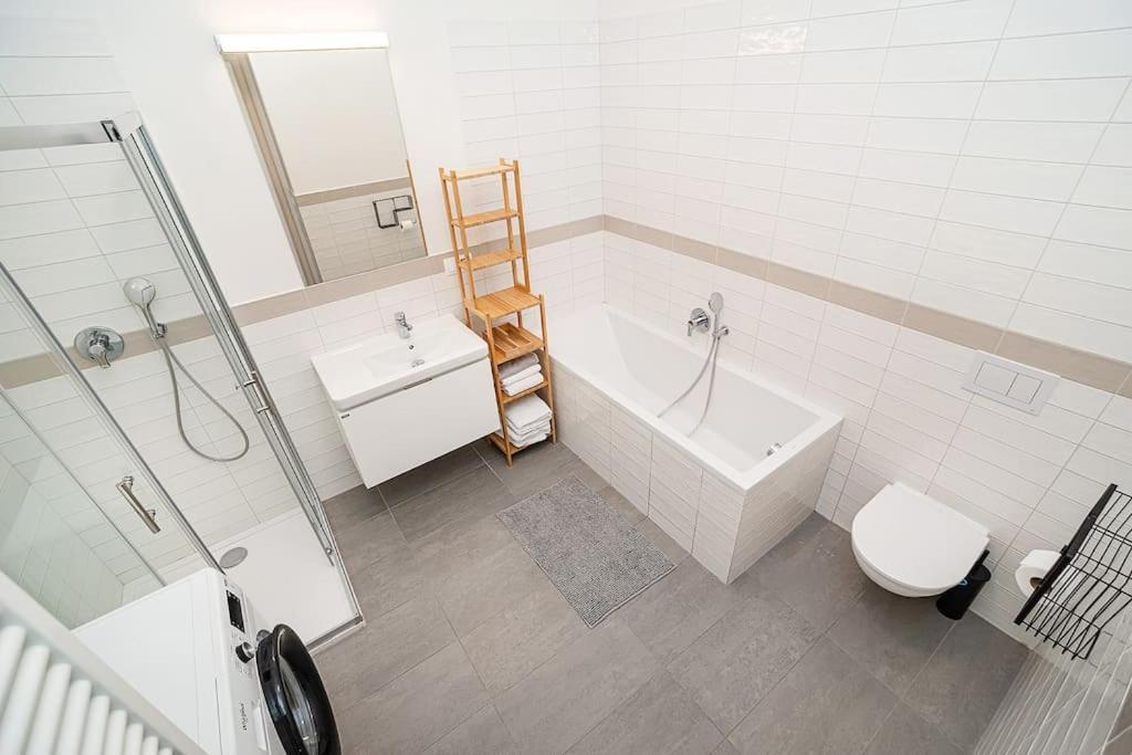 Apartment Bright And Designed In The Center Prag